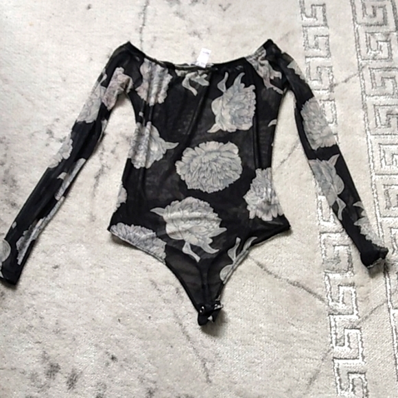 3/$20 - Floral bodysuit NWOT - Picture 1 of 2